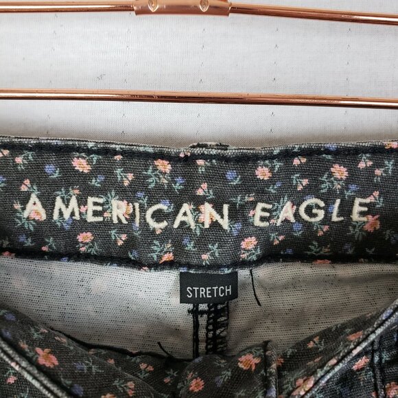American Eagle Mom Jeans Mini Floral Print Button Fly Tapered Utility sz 10 Long - Picture 4 of 11